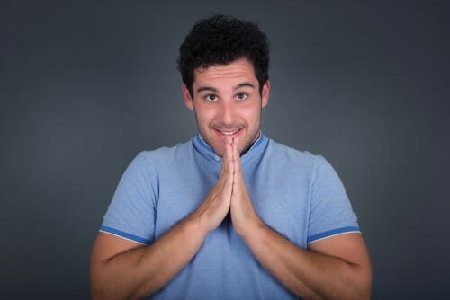 フランスで男性が手でジェスチャーをしている - 男性ストックビデオとロイヤリティフリー映像素材。